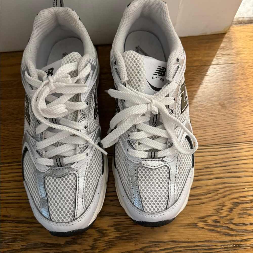 New Balance 530 - Women's
Color: White/Silver/Black